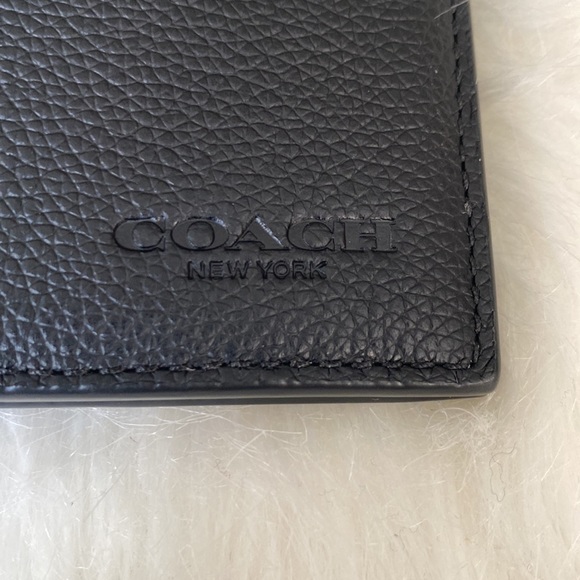 Coach Men’s Wallet in Pebbled Leather - Picture 8 of 8